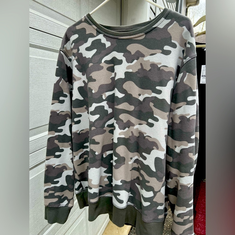 Woman’s lightweight sweatshirt